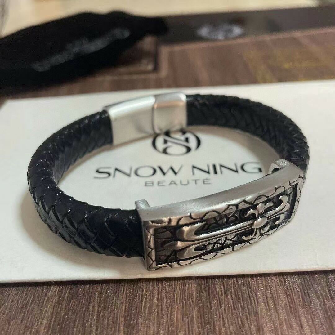 詳細な写真と価格については私に連絡してください