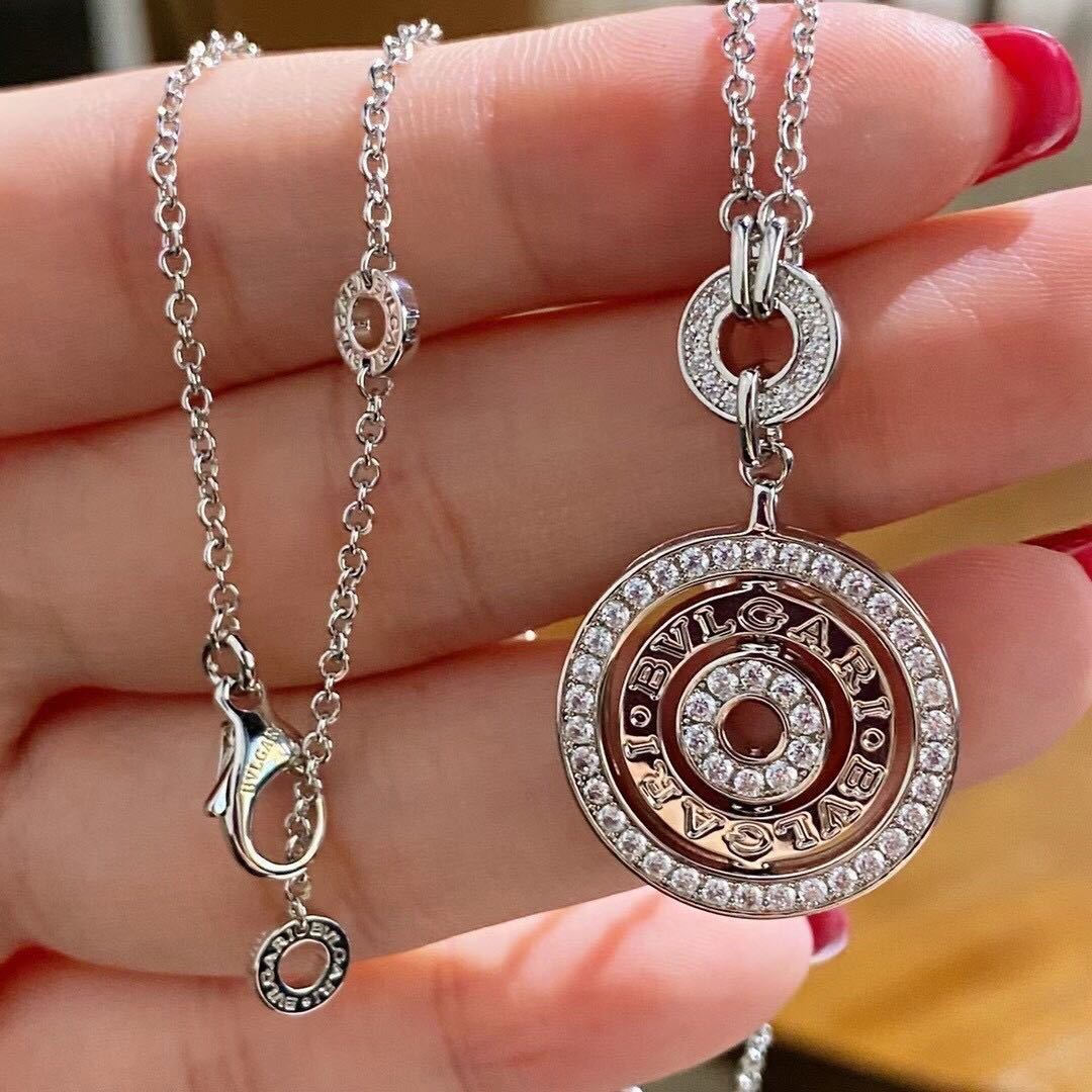 詳細な写真と価格については私に連絡してください