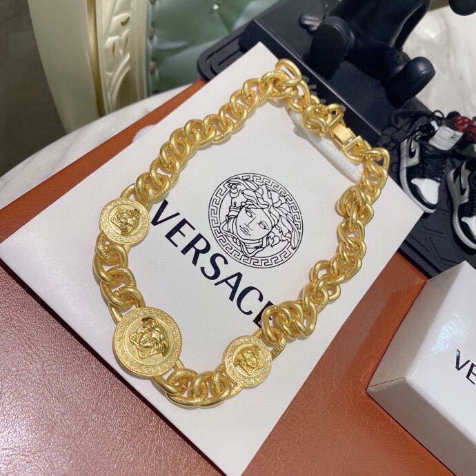 詳細な写真と価格については私に連絡してください