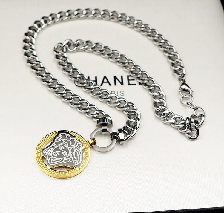 詳細な写真と価格については私に連絡してください