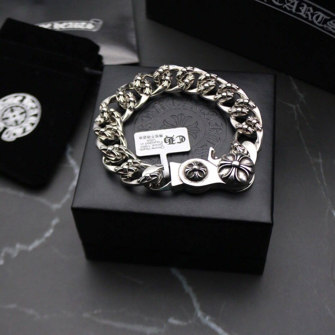 詳細な写真と価格については私に連絡してください