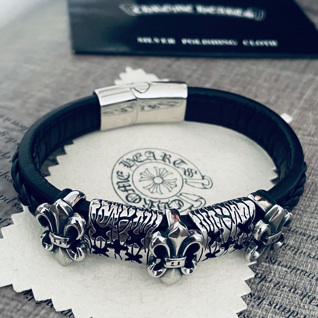 詳細な写真と価格については私に連絡してください