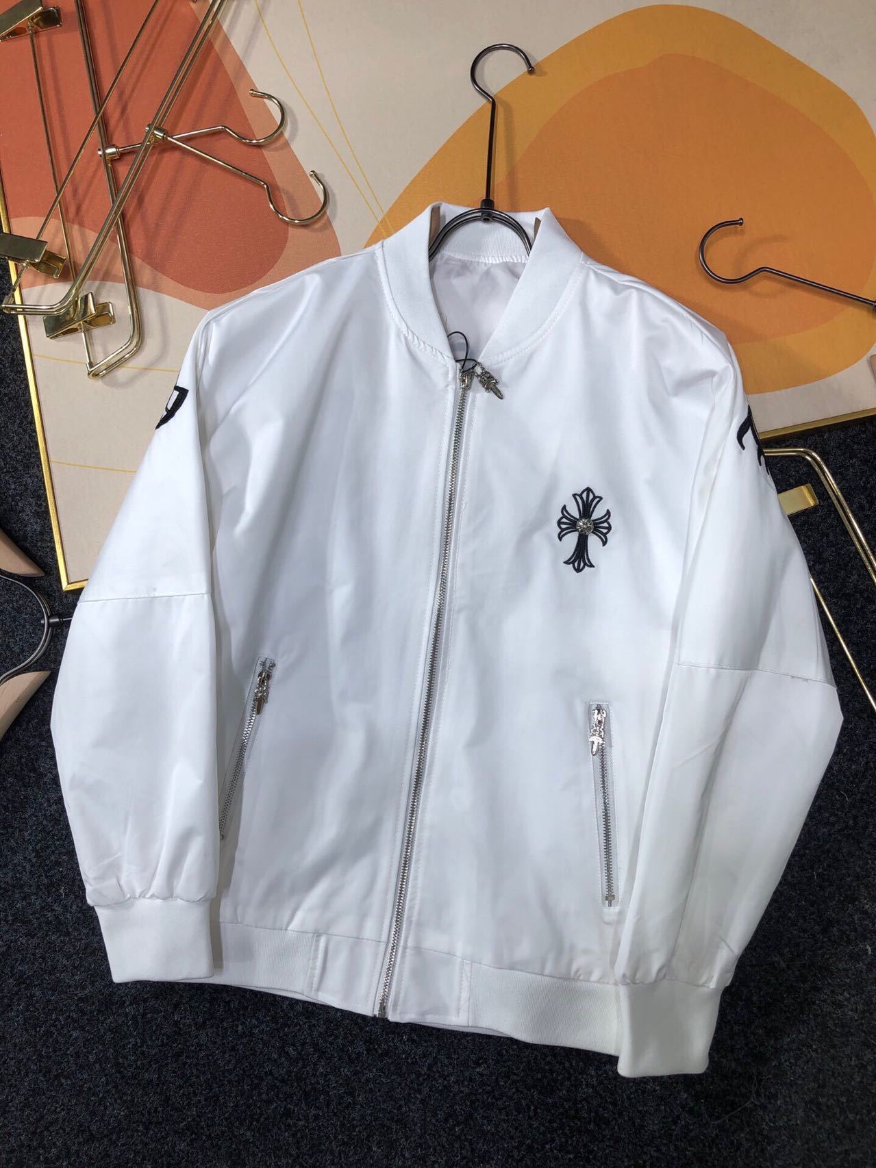 詳細な写真と価格については私に連絡してください