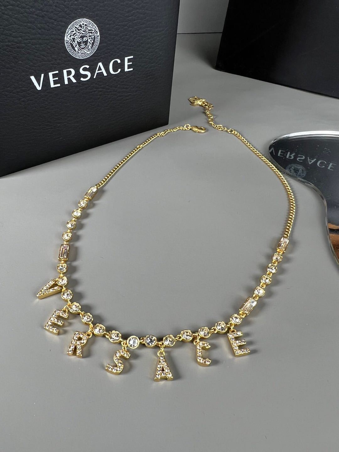 詳細な写真と価格については私に連絡してください