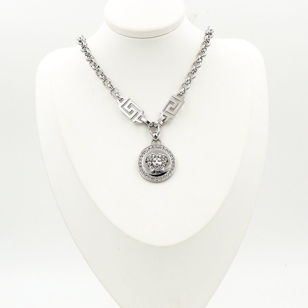 詳細な写真と価格については私に連絡してください