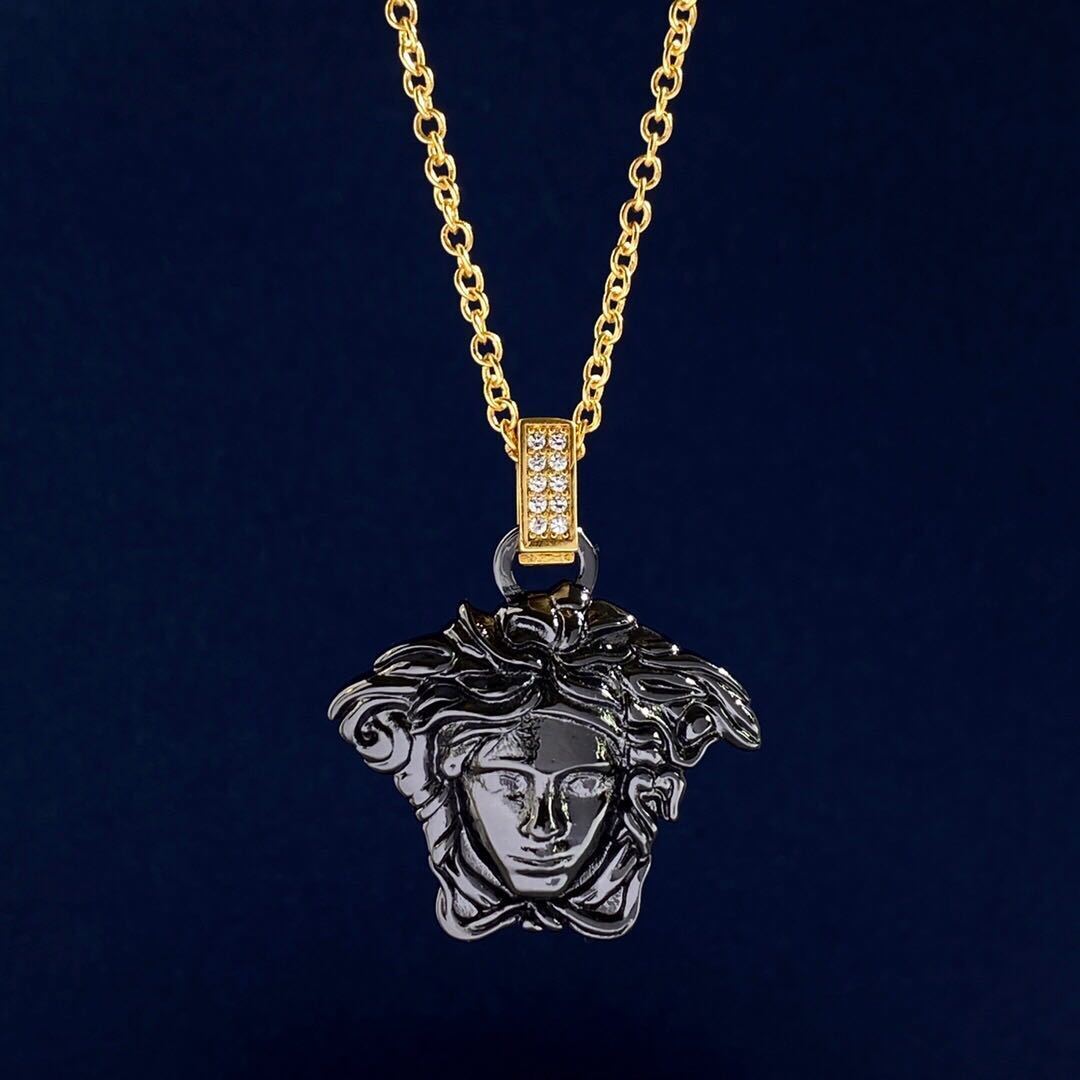 詳細な写真と価格については私に連絡してください