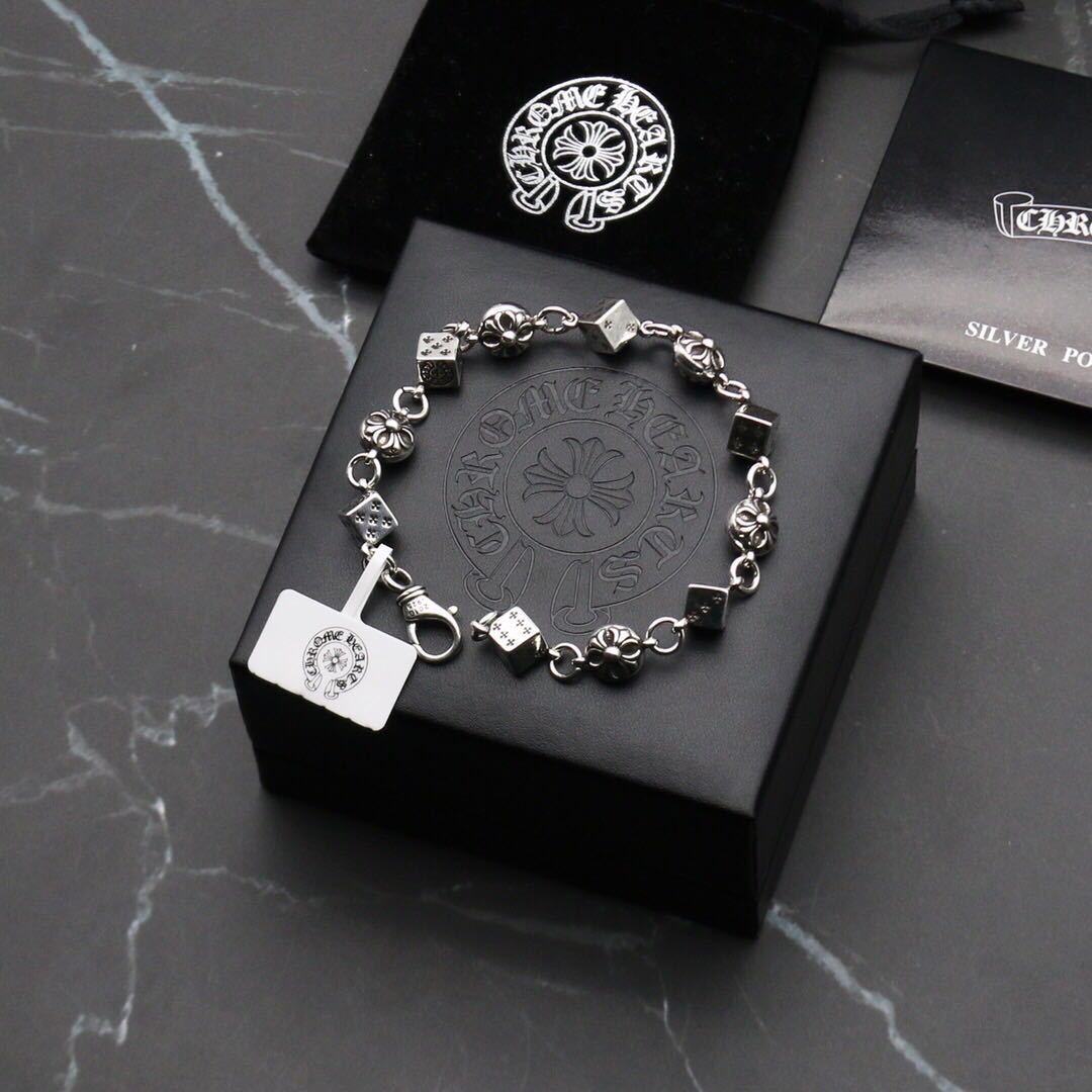 詳細な写真と価格については私に連絡してください