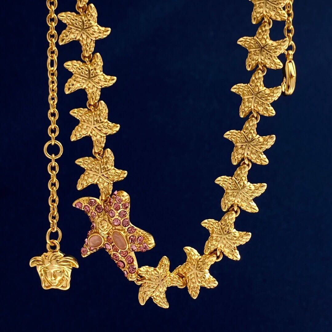 詳細な写真と価格については私に連絡してください