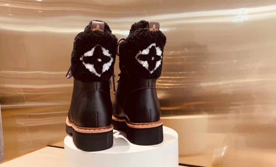 詳細な商品写真と価格については、私に連絡してください。