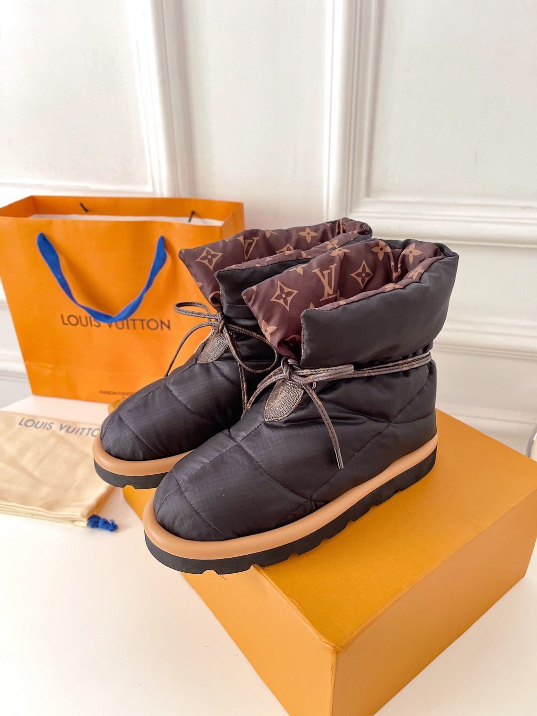 詳細な商品写真と価格については、私に連絡してください。