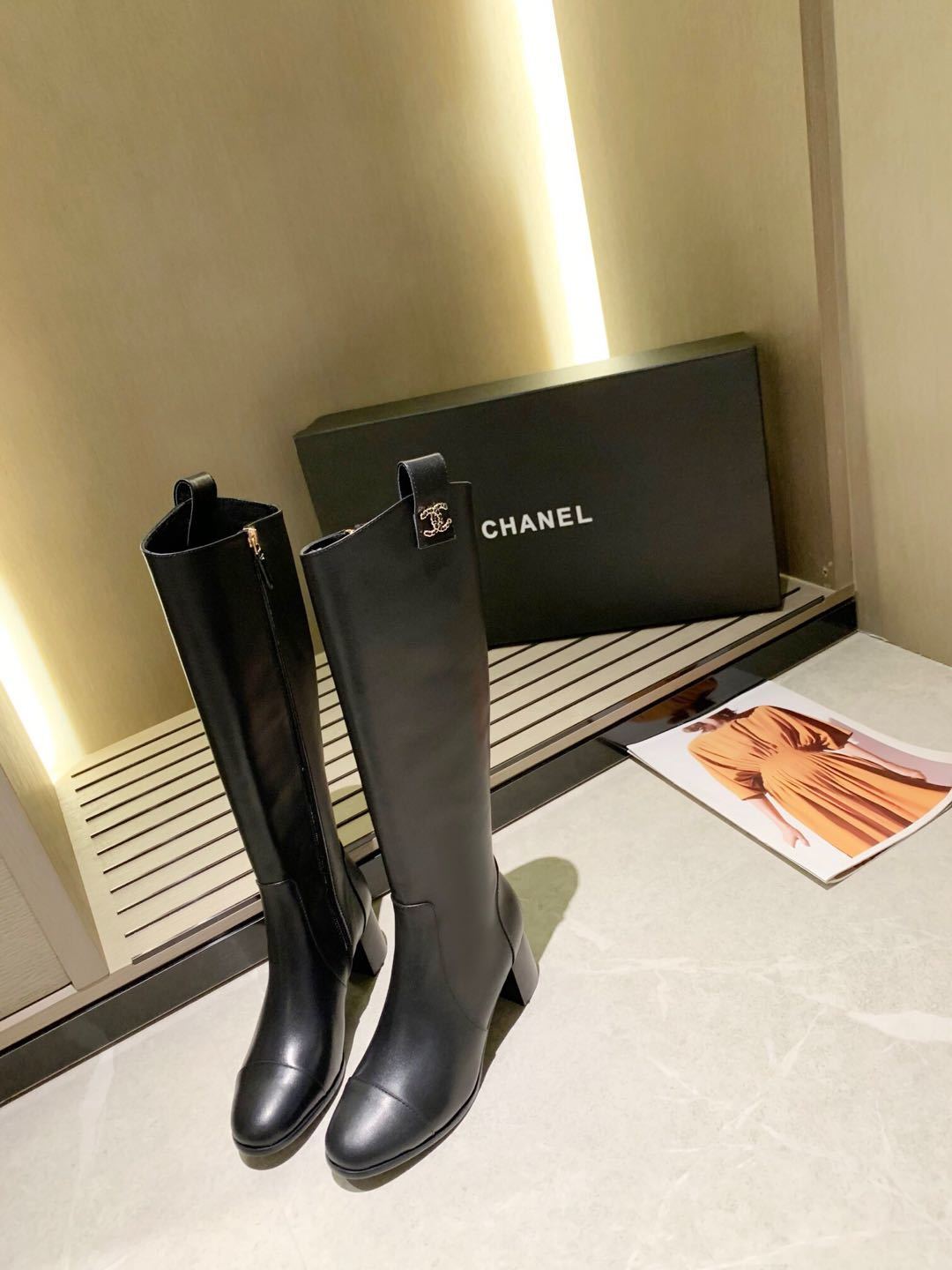 詳細な写真と価格については私に連絡してください