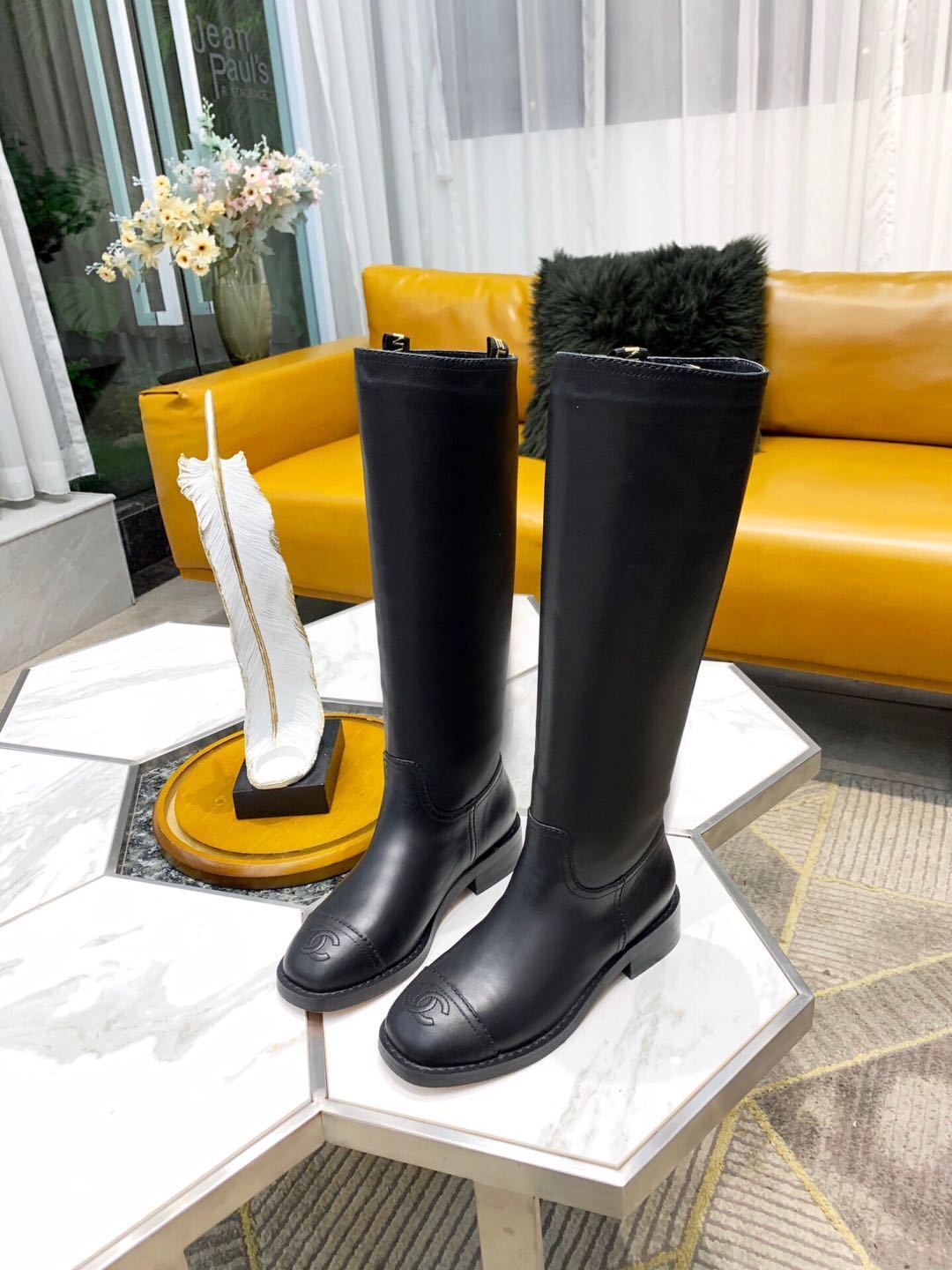 詳細な写真と価格については私に連絡してください