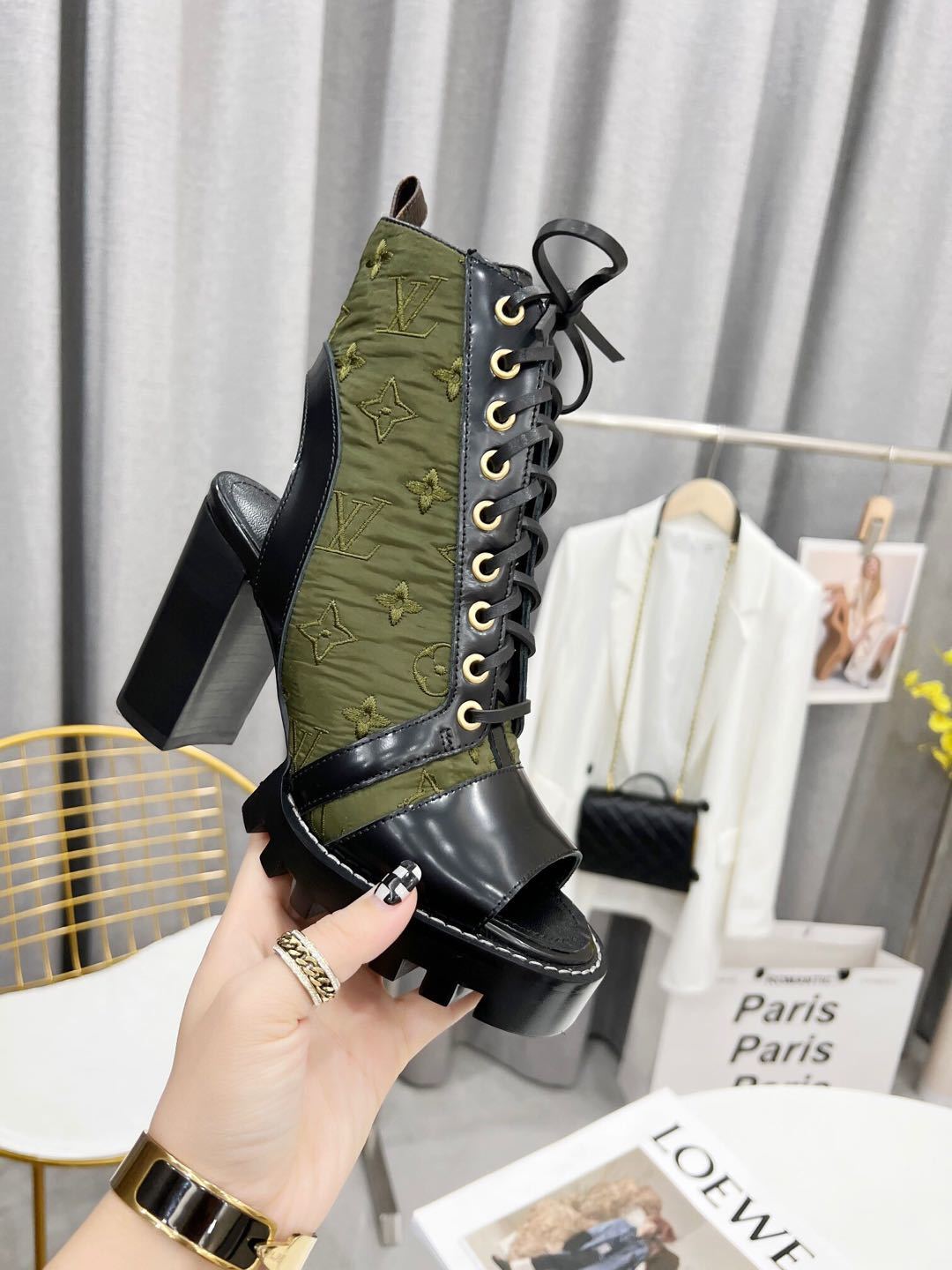 詳細な商品写真と価格については、私に連絡してください。