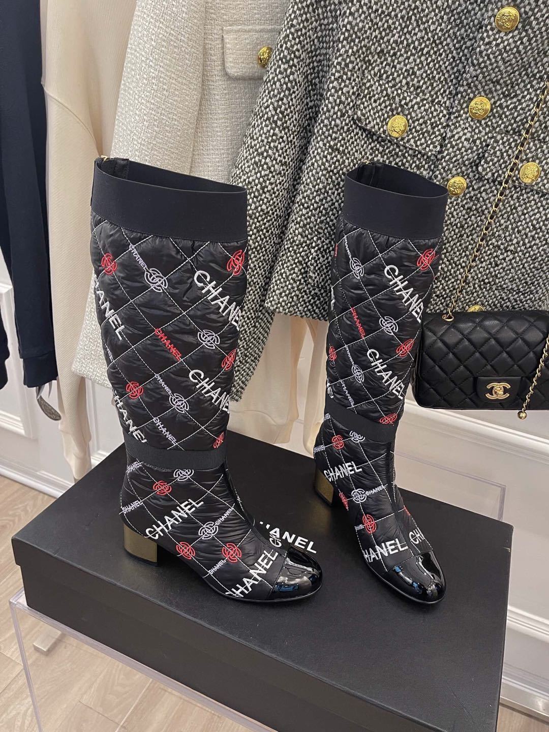 詳細な写真と価格については私に連絡してください