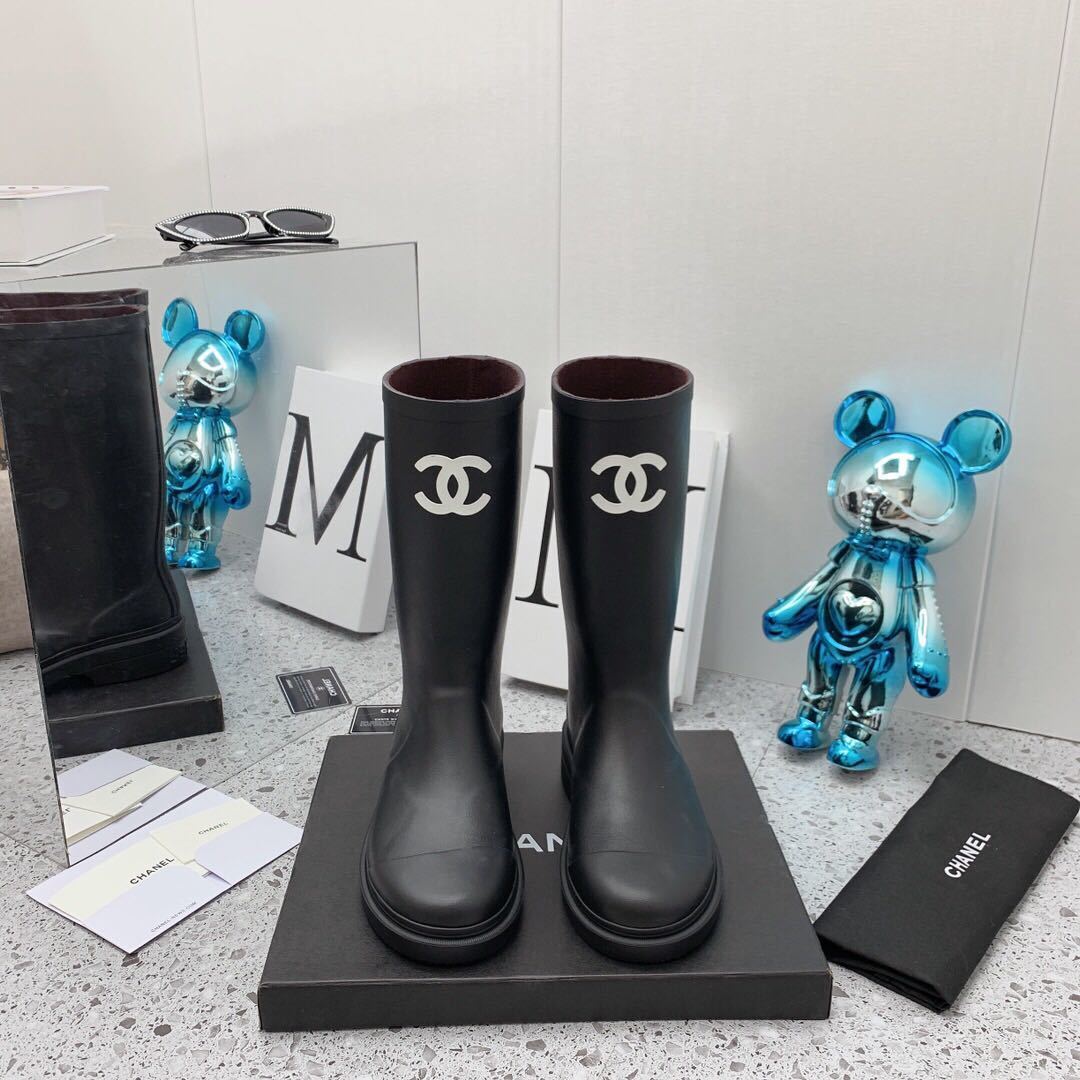 詳細な写真と価格については私に連絡してください