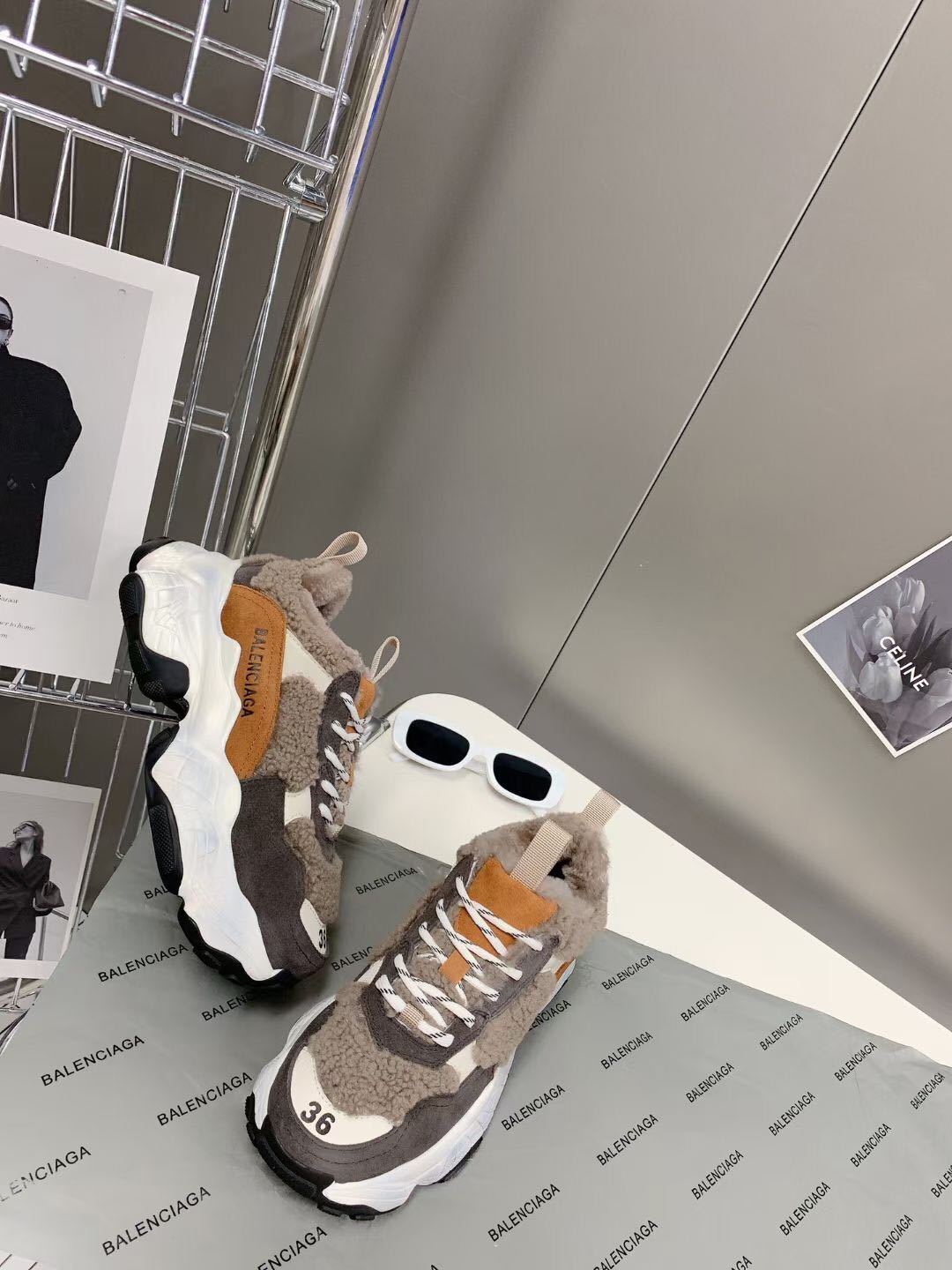 詳細な商品写真と価格については、私に連絡してください。