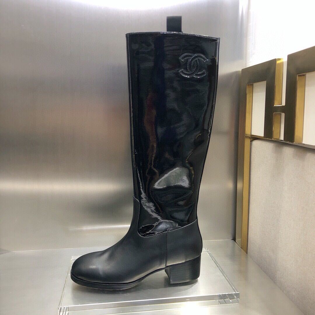 詳細な写真と価格については私に連絡してください