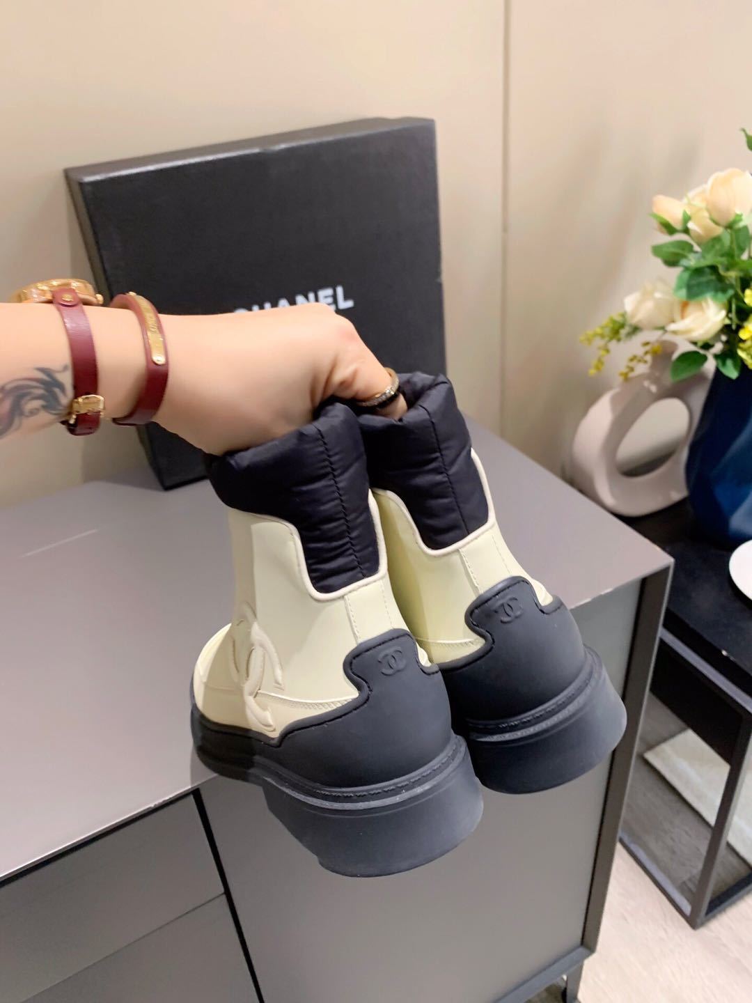 詳細な商品写真と価格については、私に連絡してください。