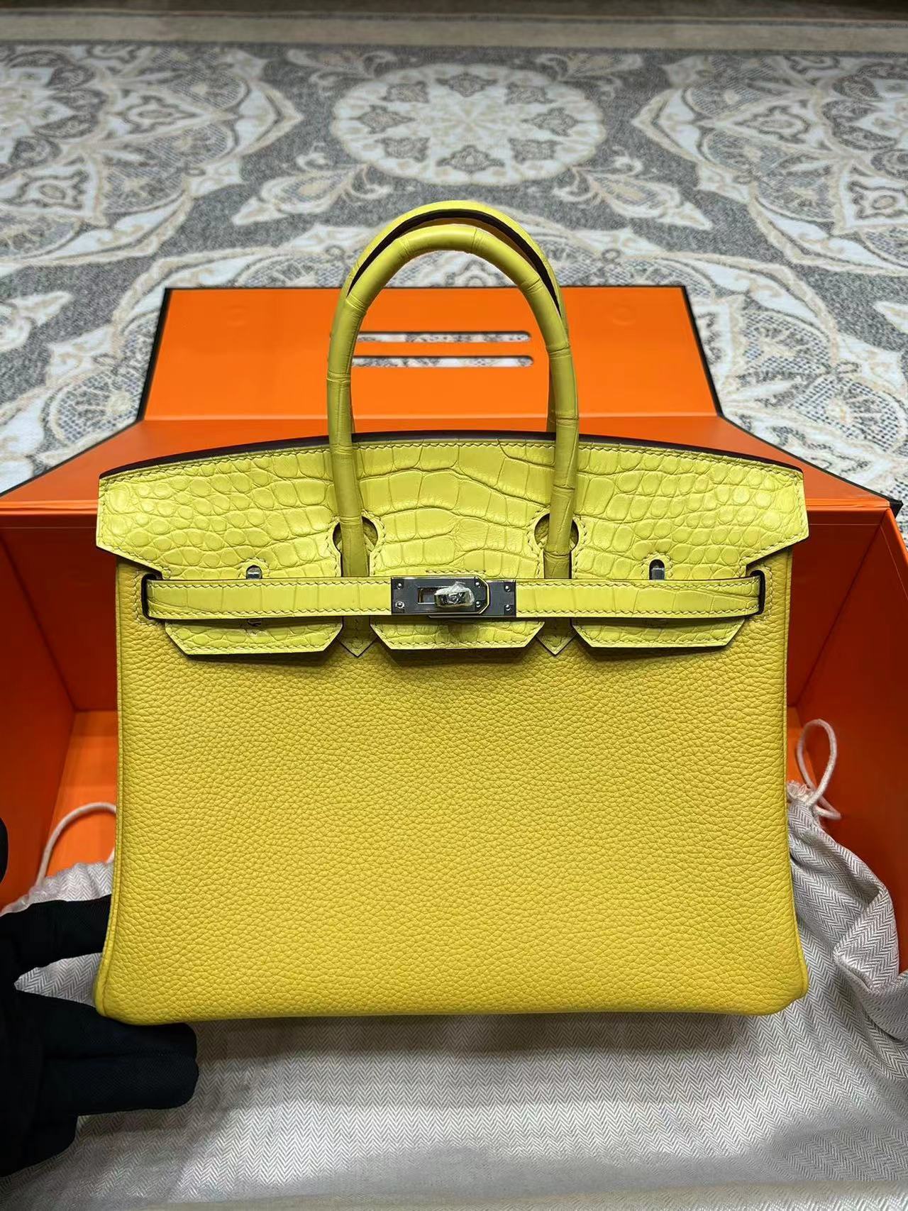 詳細な写真と価格については私に連絡してください。