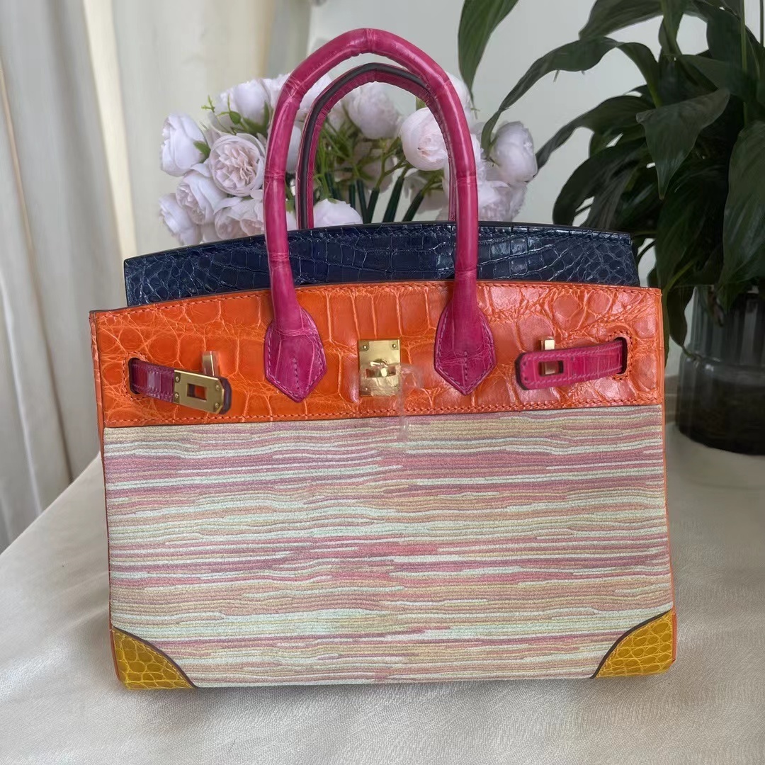 詳細な写真と価格については私に連絡してください。