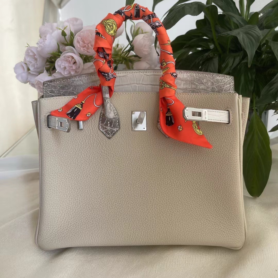 詳細な写真と価格については私に連絡してください。