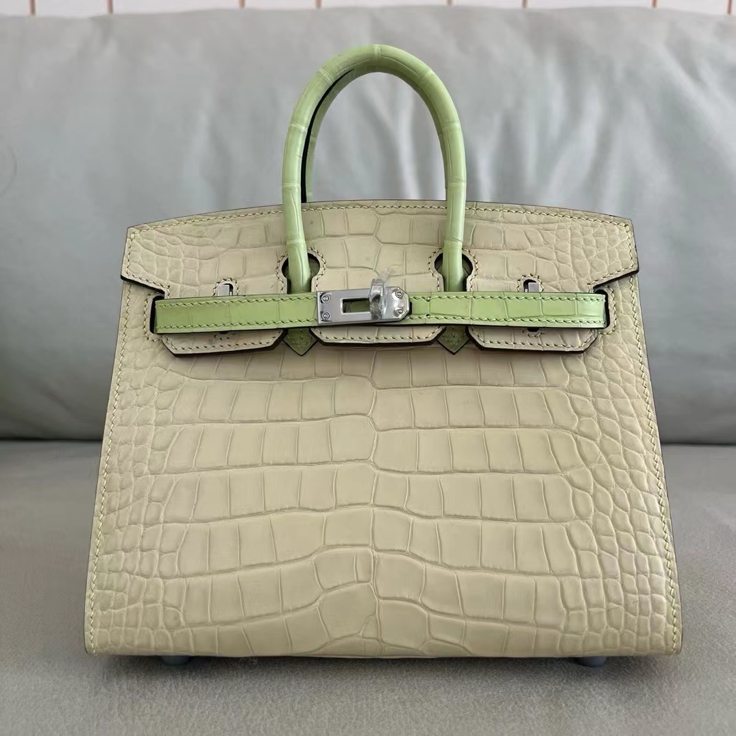 詳細な写真と価格については私に連絡してください。