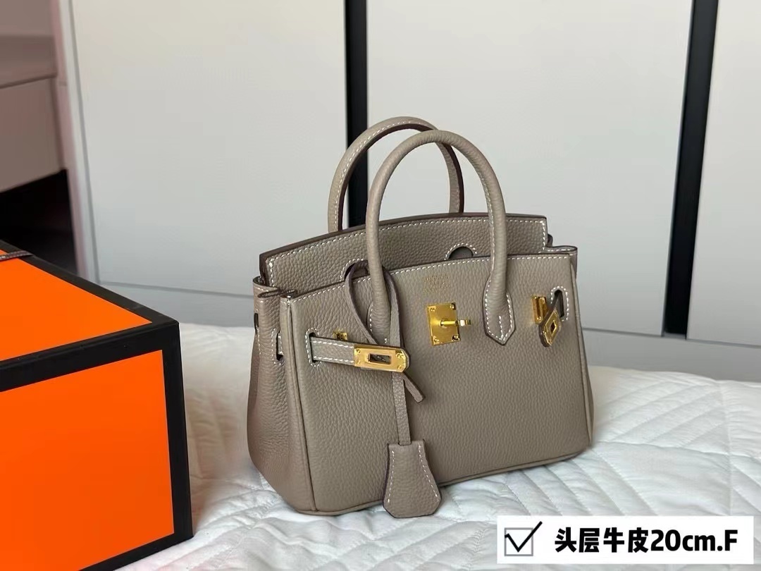 詳細な写真と価格については私に連絡してください。