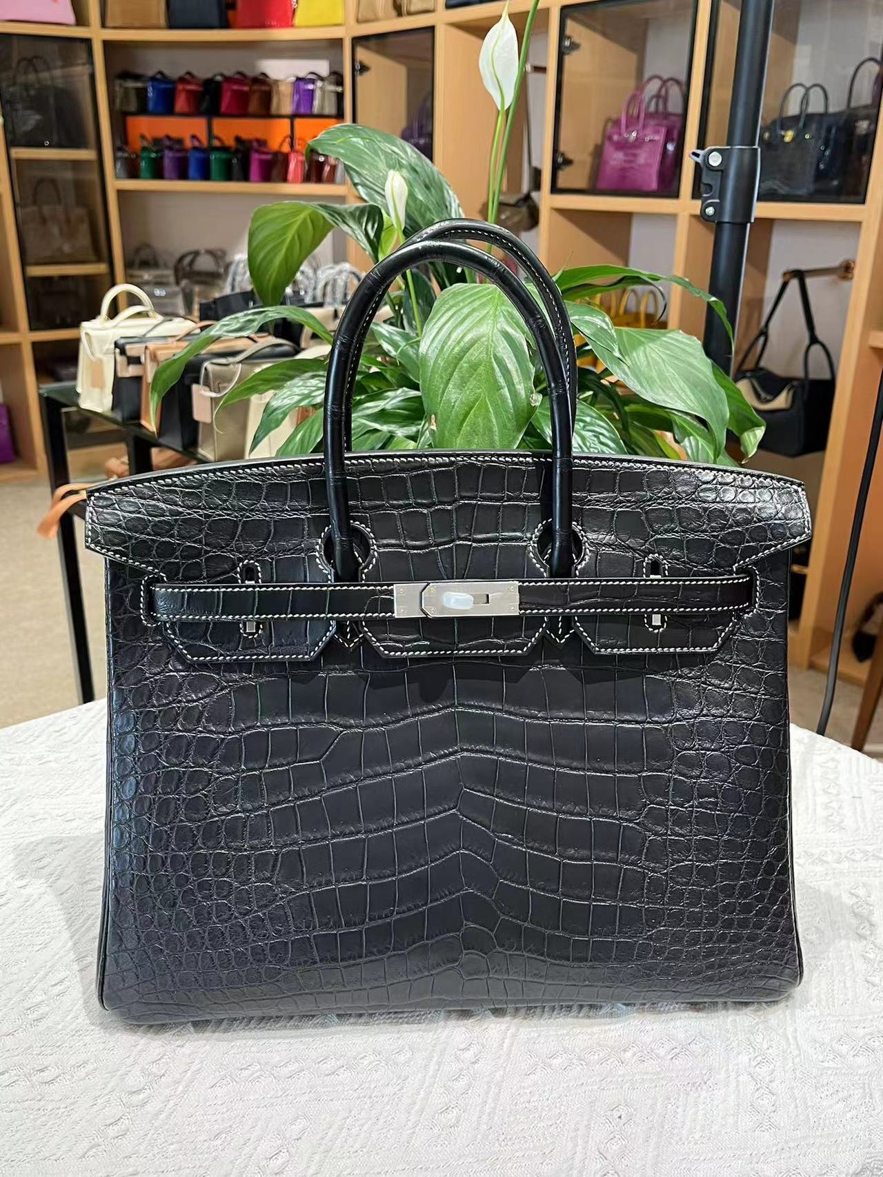 詳細な写真と価格については私に連絡してください。