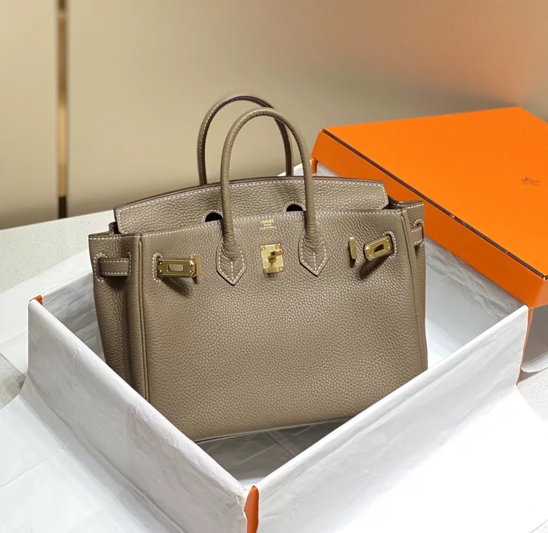 詳細な写真と価格については私に連絡してください。