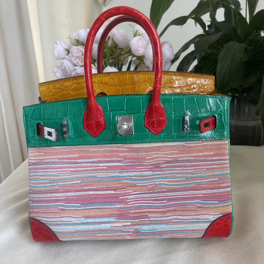 詳細な写真と価格については私に連絡してください。