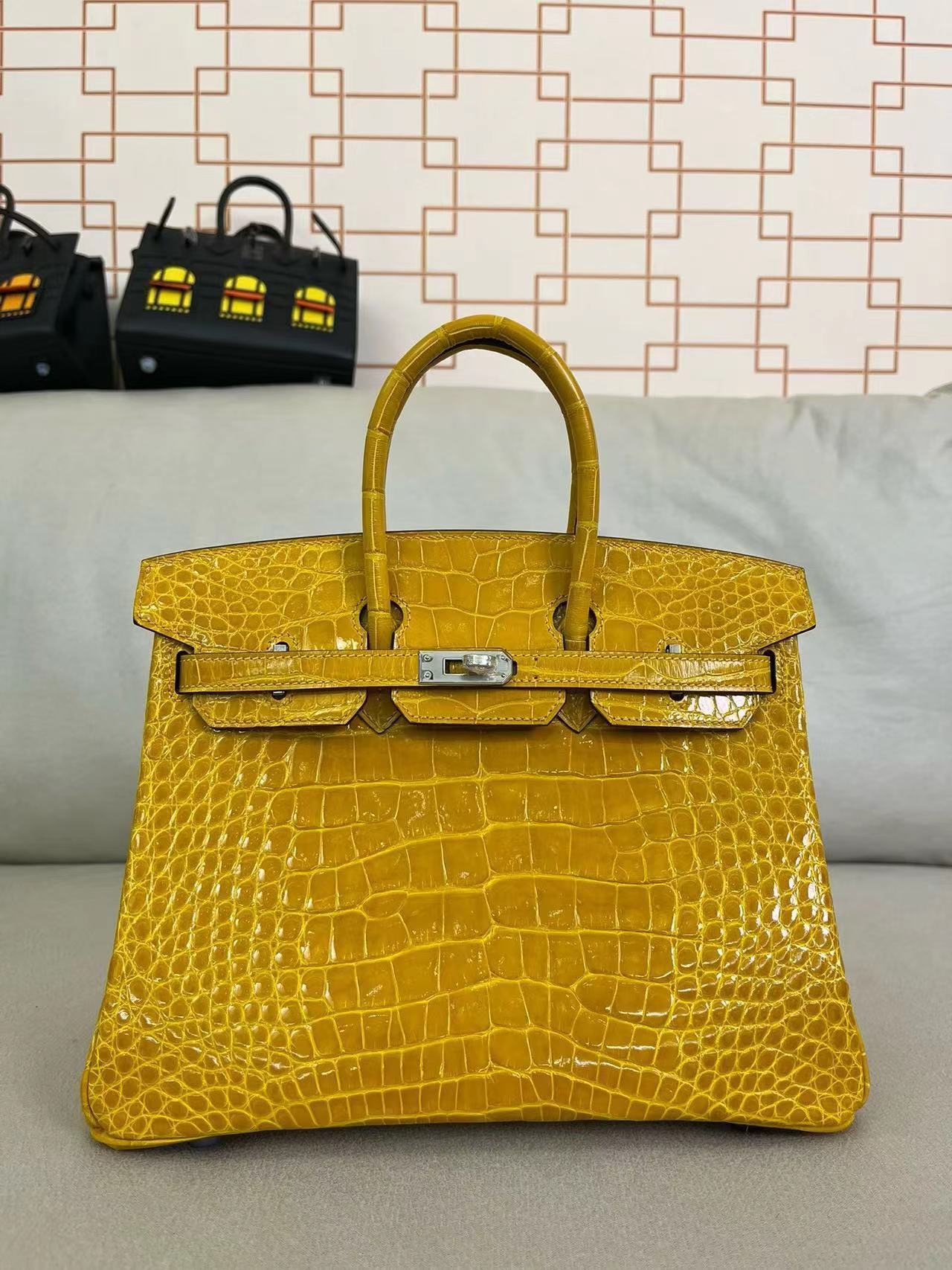 詳細な写真と価格については私に連絡してください。