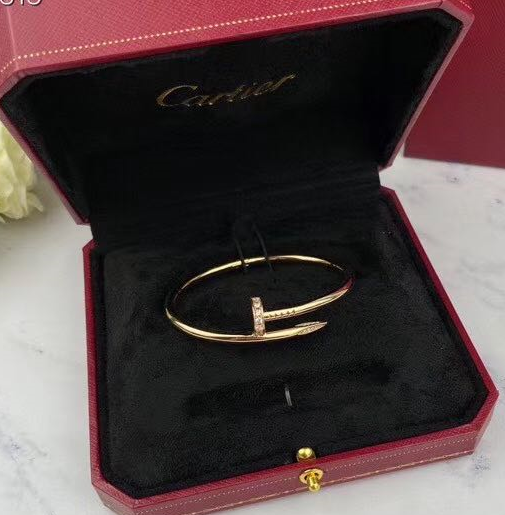 詳細な写真と価格については私に連絡してください。