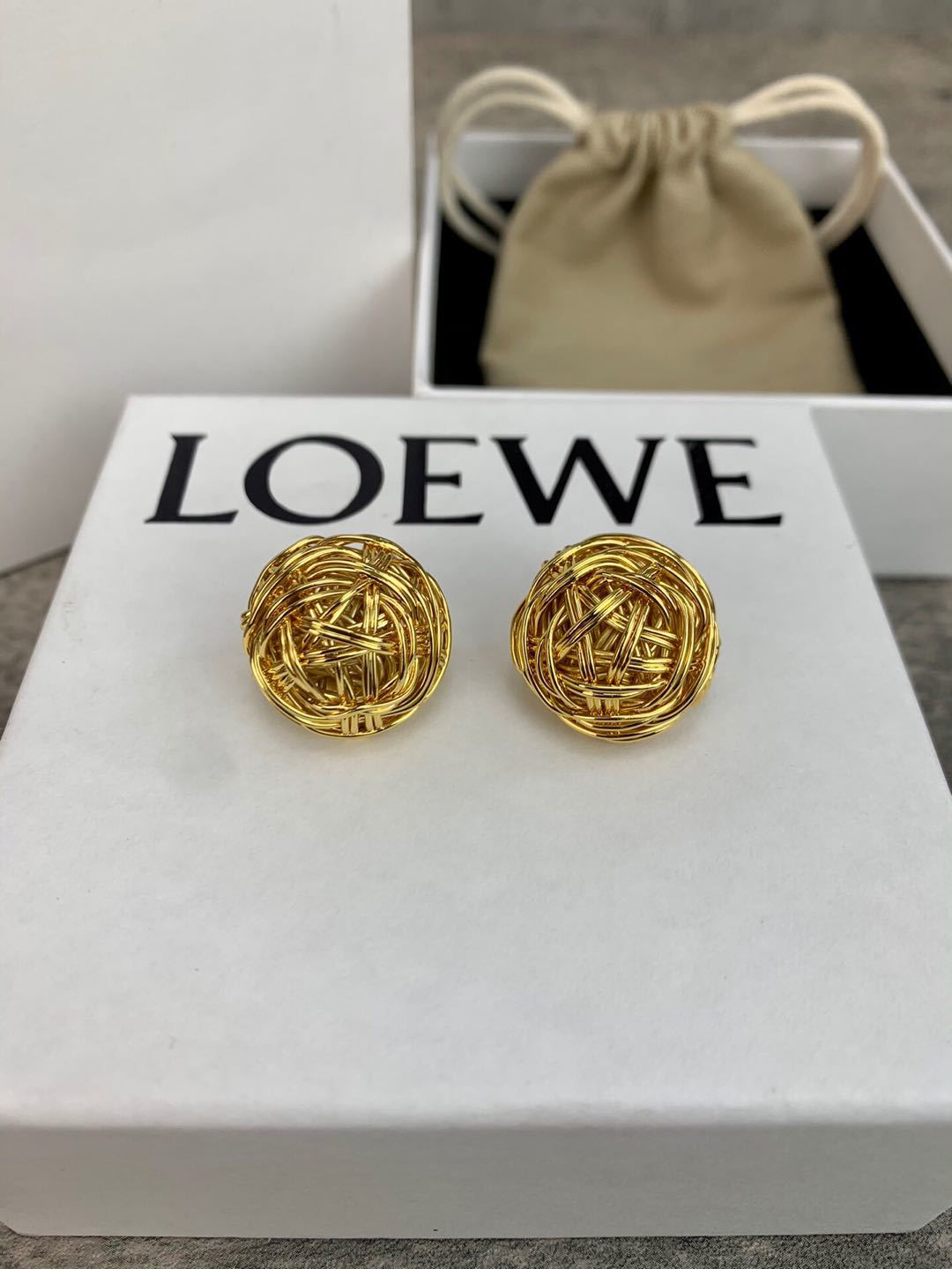 詳細な写真と価格については私に連絡してください。