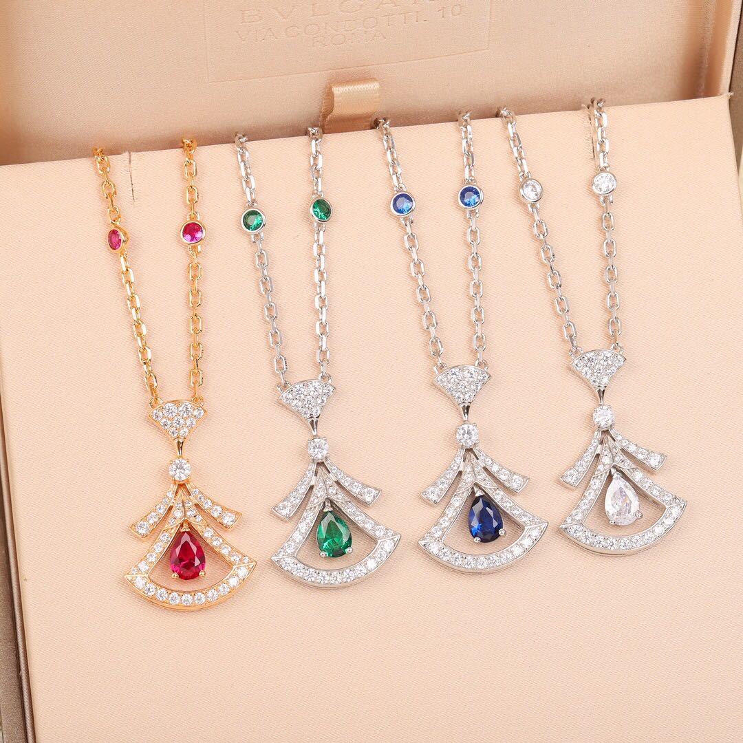 詳細な写真と価格については私に連絡してください。