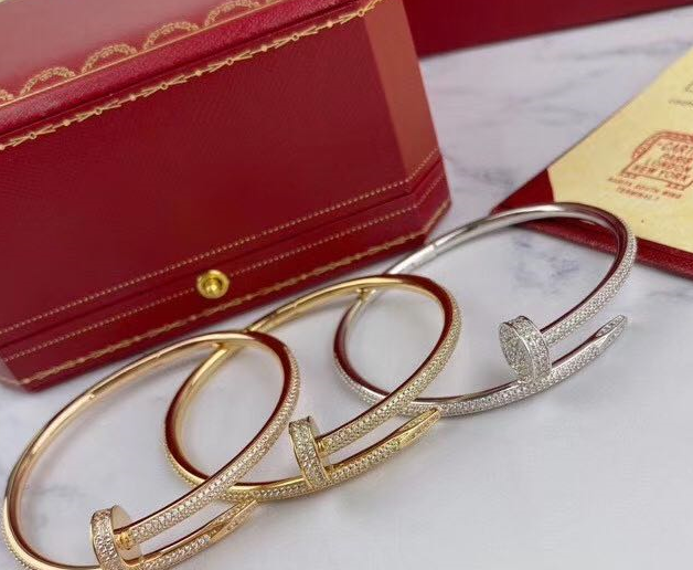 詳細な写真と価格については私に連絡してください。