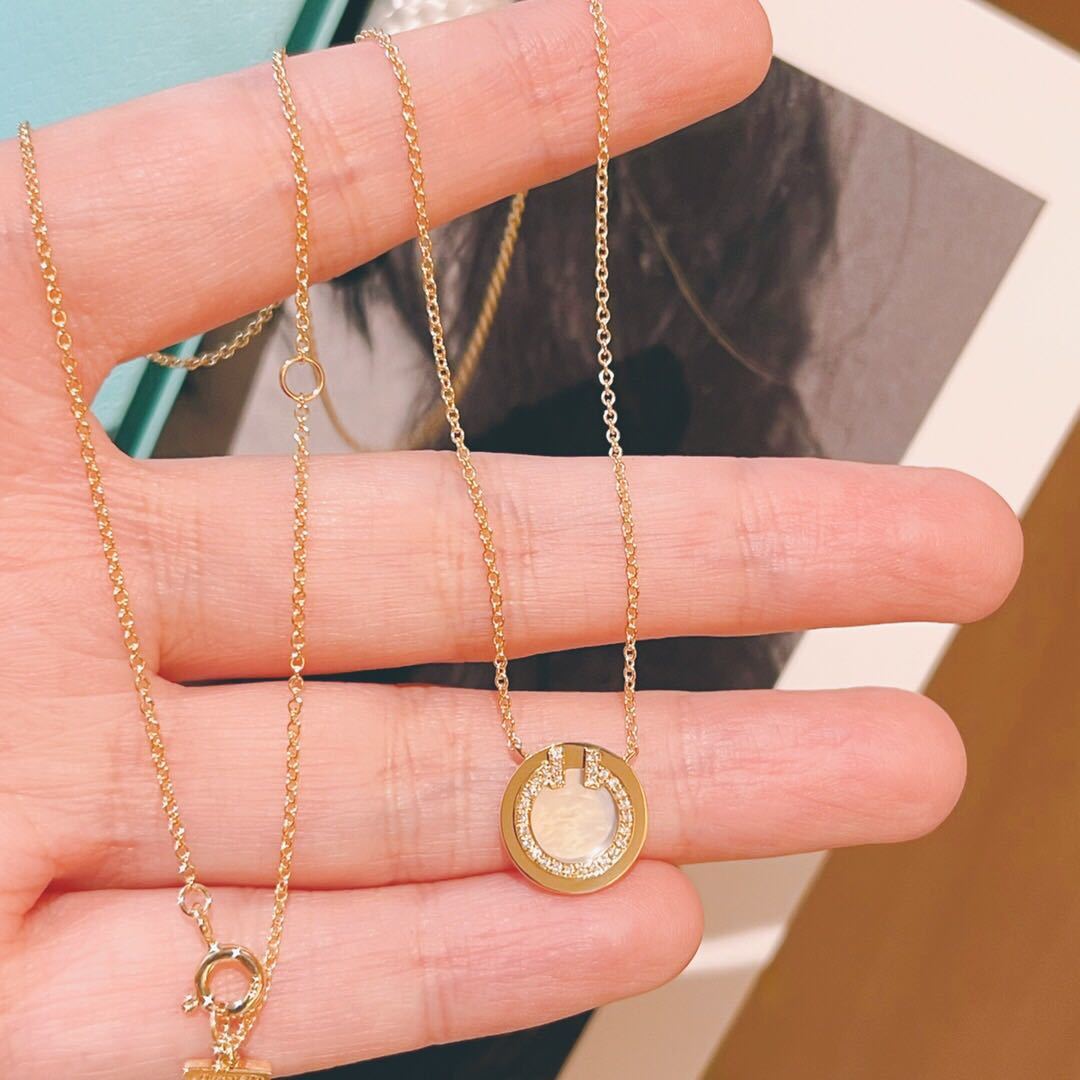 詳細な写真と価格については私に連絡してください。