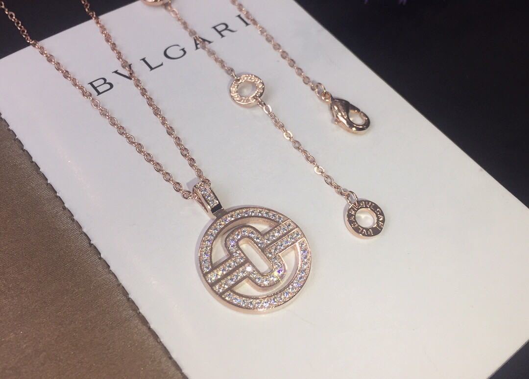 詳細な写真と価格については私に連絡してください。