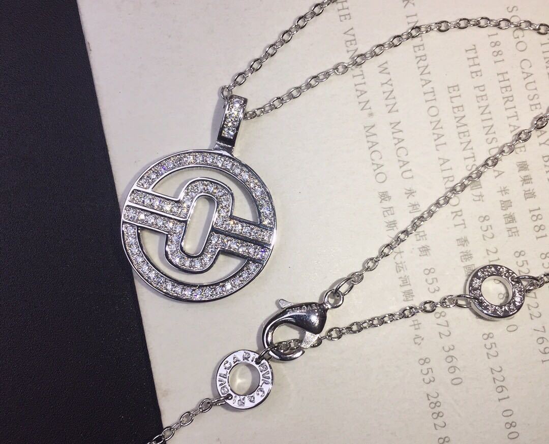 詳細な写真と価格については私に連絡してください。