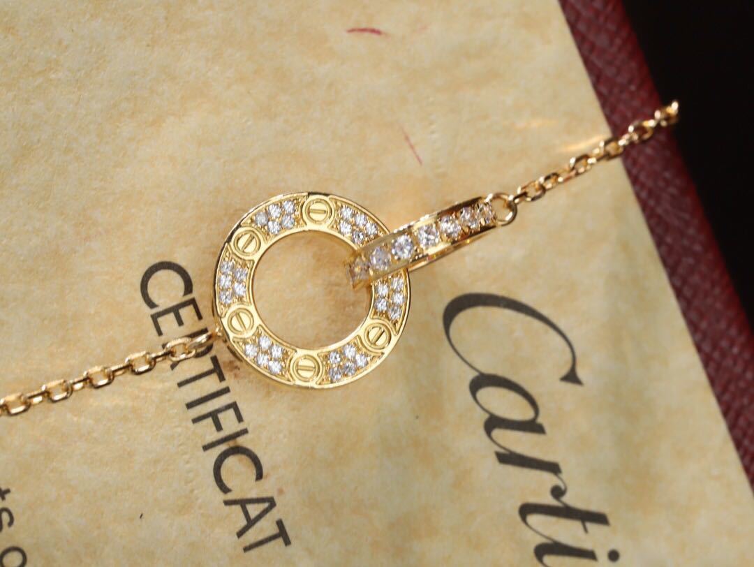 詳細な写真と価格については私に連絡してください。