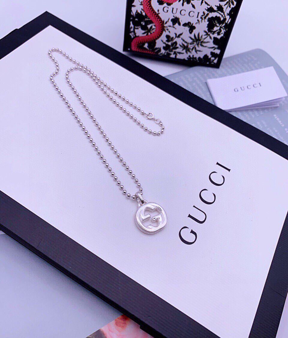 詳細な写真と価格については私に連絡してください。