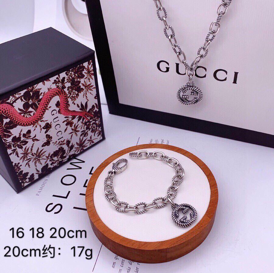 詳細な写真と価格については私に連絡してください。