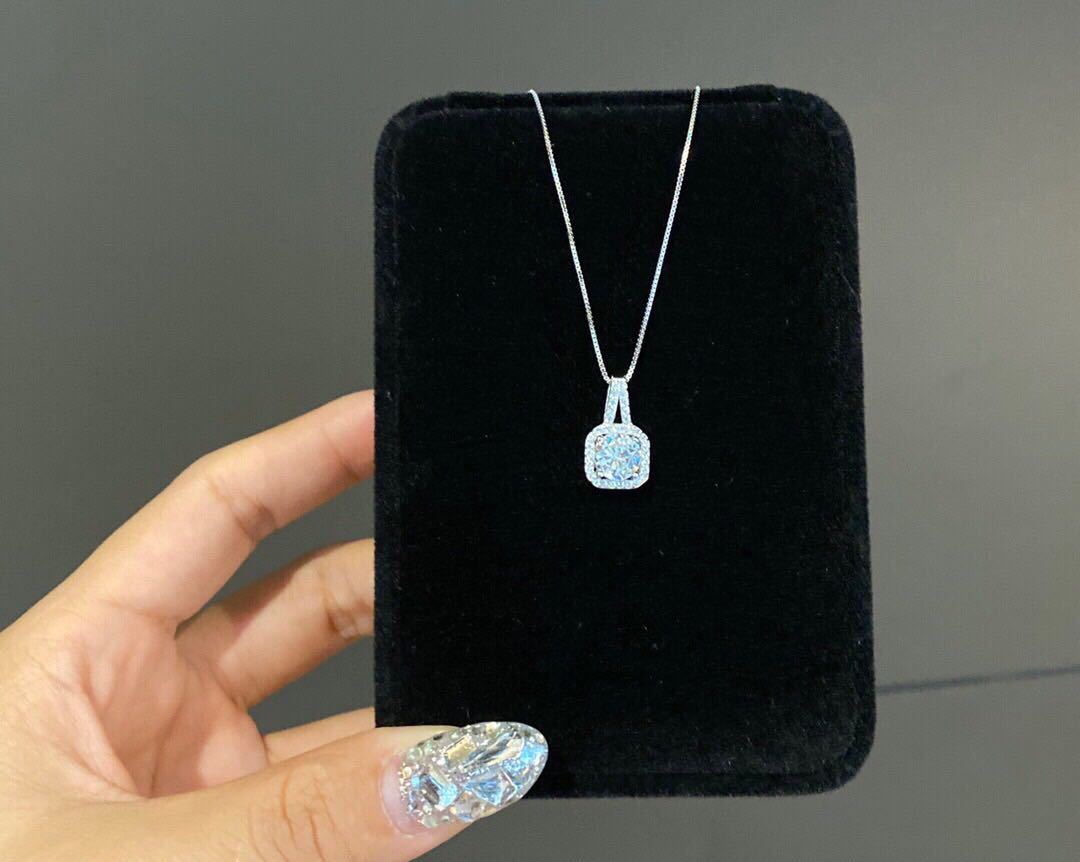 詳細な写真と価格については私に連絡してください。