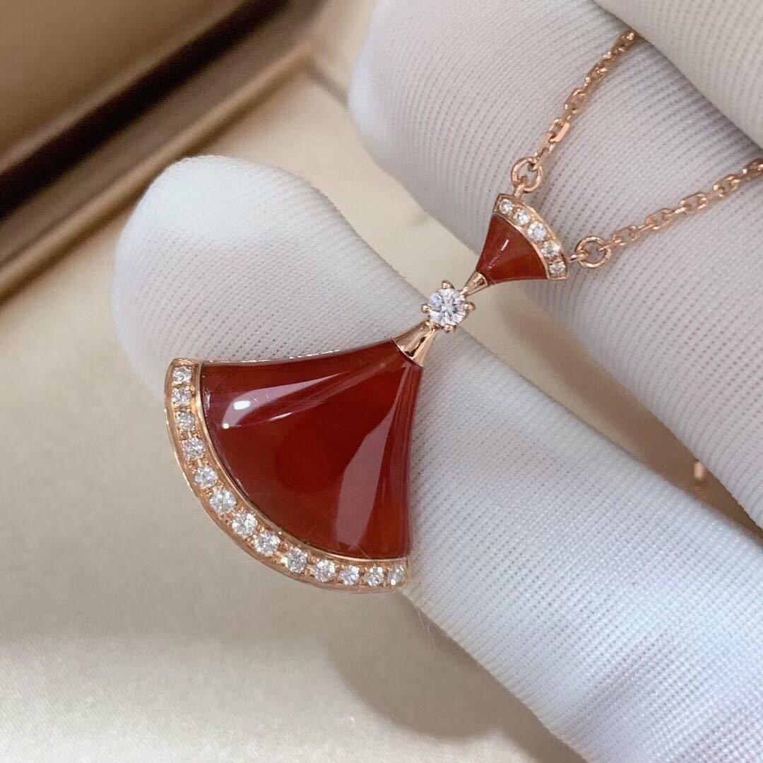 詳細な写真と価格については私に連絡してください。