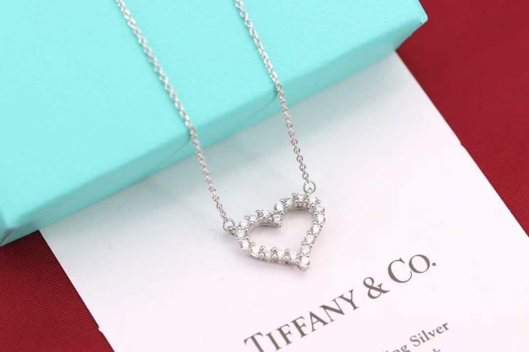 詳細な写真と価格については私に連絡してください。