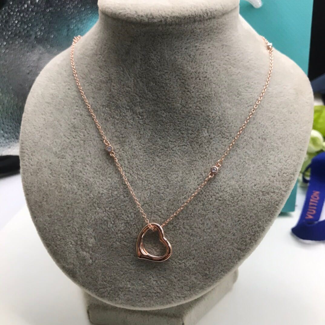 詳細な写真と価格については私に連絡してください。