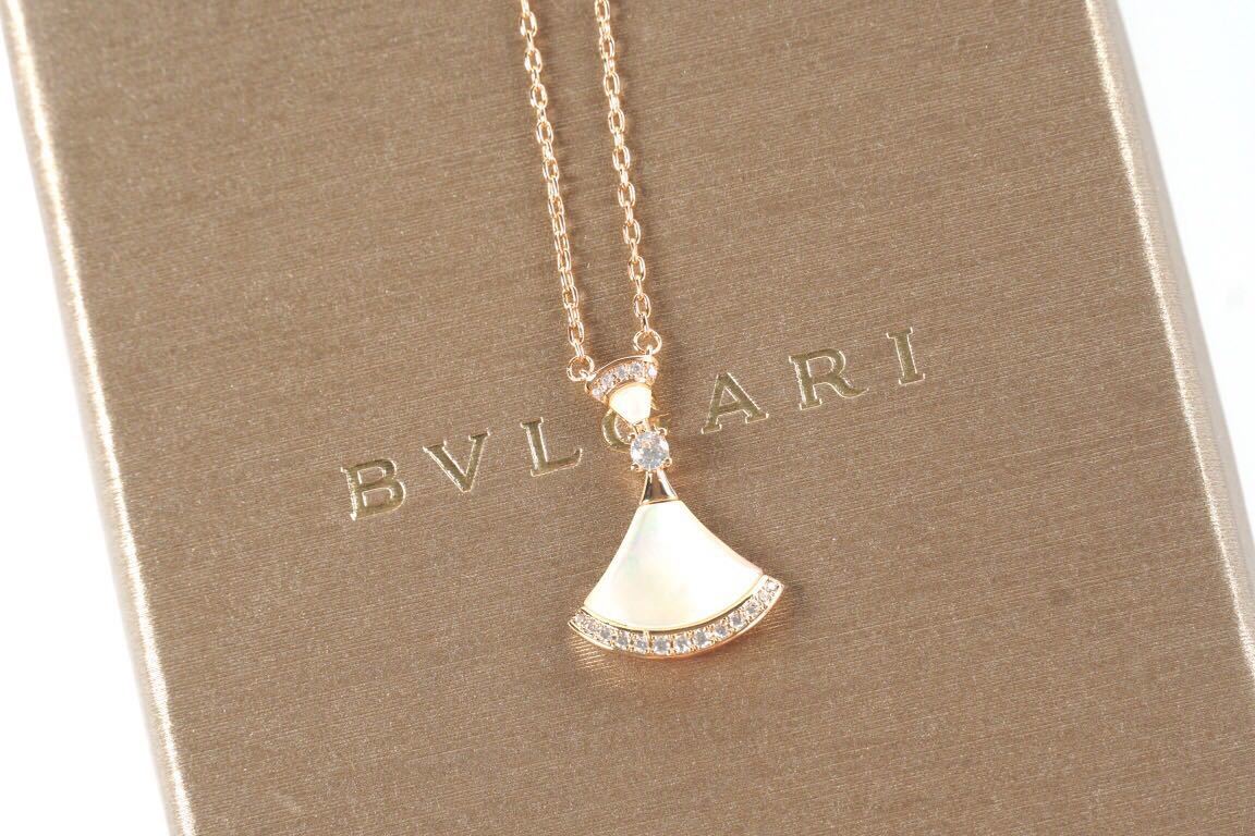 詳細な写真と価格については私に連絡してください。