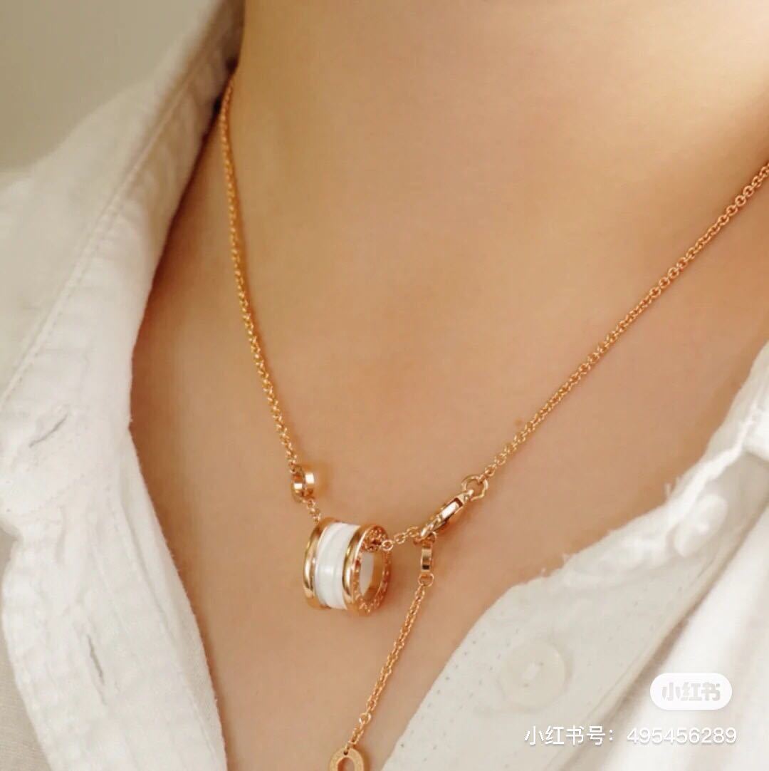 詳細な写真と価格については私に連絡してください。