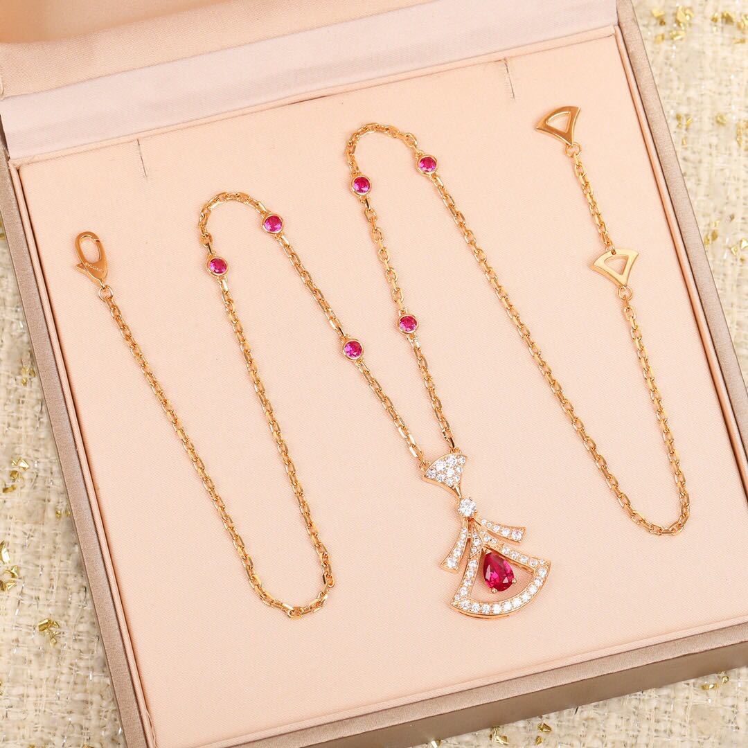 詳細な写真と価格については私に連絡してください。