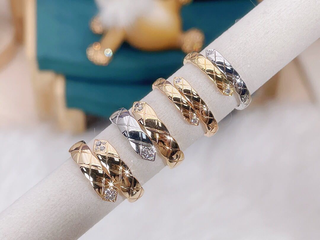 詳細な写真と価格については私に連絡してください。