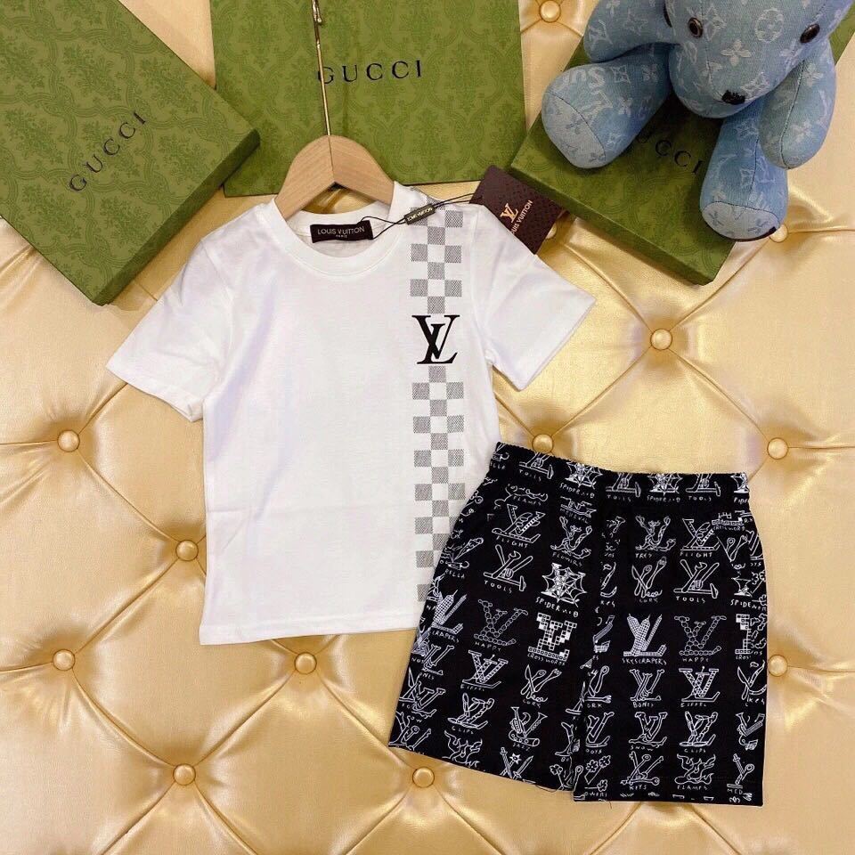 詳細な写真と価格については私に連絡してください。